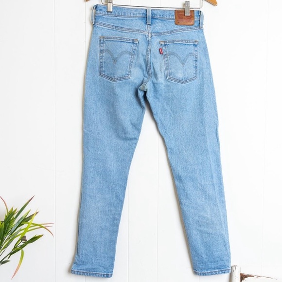 Levi's 501 T Light Wash Button Fly Jeans, Size 25 / 28 - Picture 3 of 9